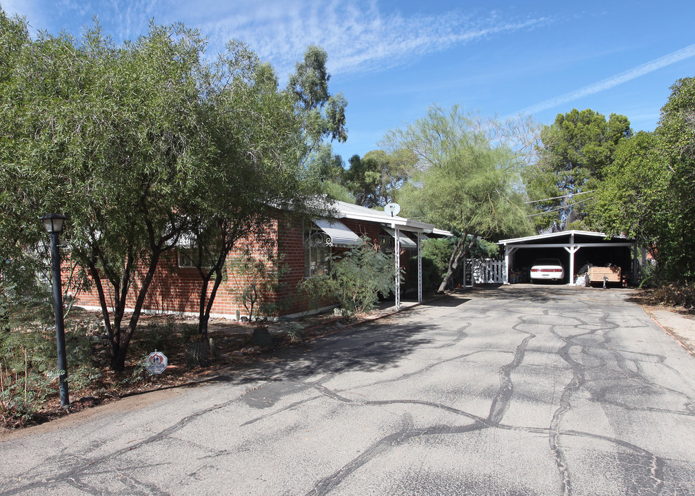 2823-2825 E Loretta Dr in Tucson, AZ - Building Photo