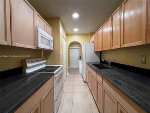 18913 NW 46th Ave in Miami Gardens, FL - Building Photo - Building Photo