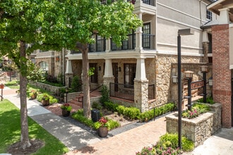 Eastbridge Apartments in Dallas, TX - Building Photo - Building Photo