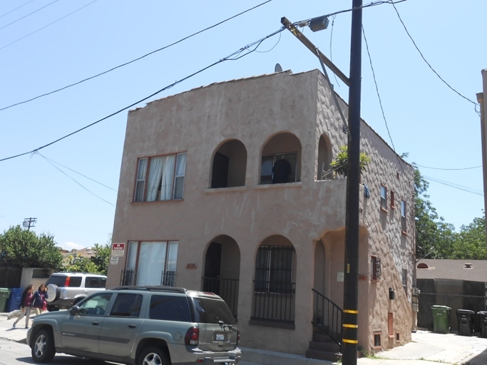 2720-2726 Nevin Ave in Los Angeles, CA - Foto de edificio