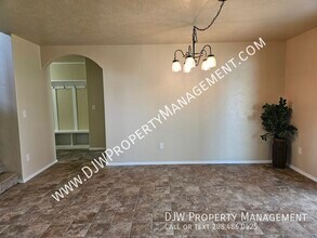 4665 N Beaham Ave in Meridian, ID - Building Photo - Building Photo