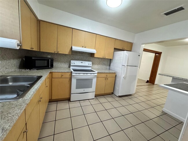 9111 SW 20th St in Miami, FL - Building Photo - Building Photo