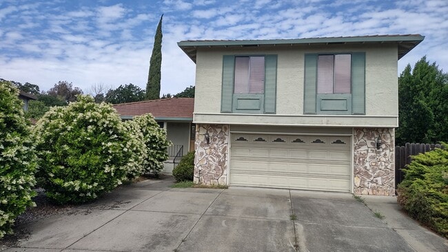 property at 923 Linden Ave