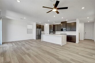 144 Cinder Cone Ln in Las Vegas, NV - Building Photo - Building Photo