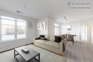 152 Shipyard Dr in Hingham, MA - Building Photo