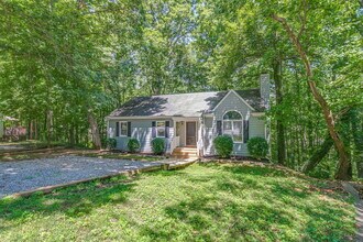 2290 Greenfield Dr in Richmond, VA - Foto de edificio - Building Photo