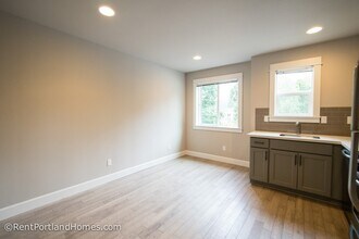 8213 SE 9th Ave in Portland, OR - Building Photo - Building Photo