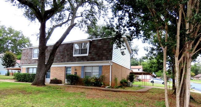 2742 S Donnybrook Ave in Tyler, TX - Foto de edificio - Building Photo
