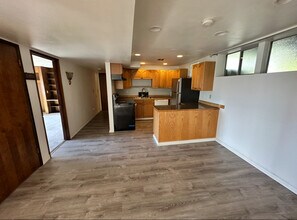 1838 138th Plz SE, Unit 1 in Bellevue, WA - Foto de edificio - Building Photo