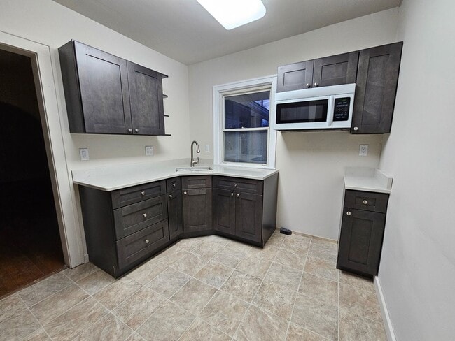 property at 806 Wellington St SE