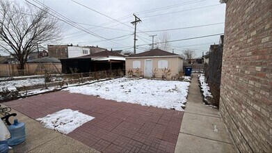 2311 S Central Ave, Unit 1 in Cicero, IL - Building Photo - Building Photo