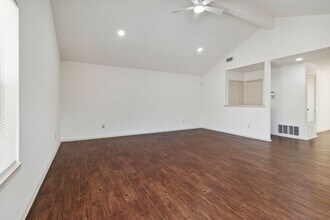 6010 John Chapman in San Antonio, TX - Building Photo - Building Photo