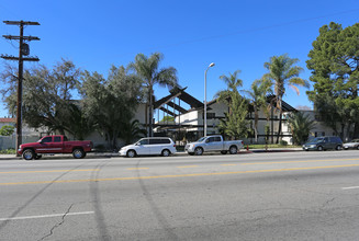 Pacifica East Apartments in North Hollywood, CA - Building Photo - Building Photo