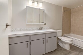 Jason Apartments in Medicine Hat, AB - Building Photo - Building Photo