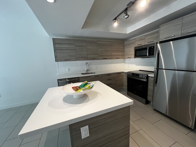440 NE 34th St, Unit A4 in Miami, FL - Building Photo - Building Photo