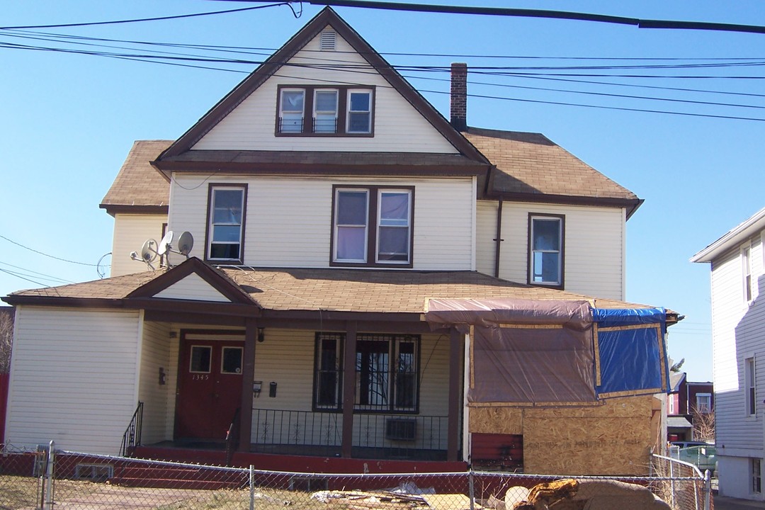 1345 Eggert Pl in Far Rockaway, NY - Building Photo