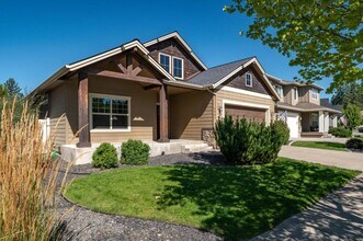 6683 N Madellaine Dr in Coeur d'Alene, ID - Building Photo - Building Photo