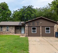 5017 S Briarwood Dr in Oklahoma City, OK - Building Photo - Building Photo
