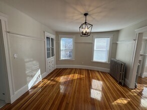 119 Glendower Rd, Unit Two in Boston, MA - Foto de edificio - Building Photo