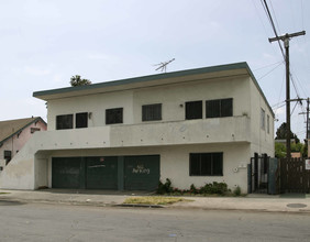 426-430 E 17th St in Long Beach, CA - Building Photo - Building Photo