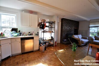 74 Manet Rd, Unit 1 in Chestnut Hill, MA - Foto de edificio - Building Photo