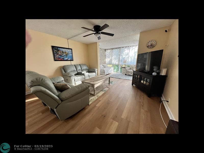 7320 Lake Cir Dr in Margate, FL - Foto de edificio