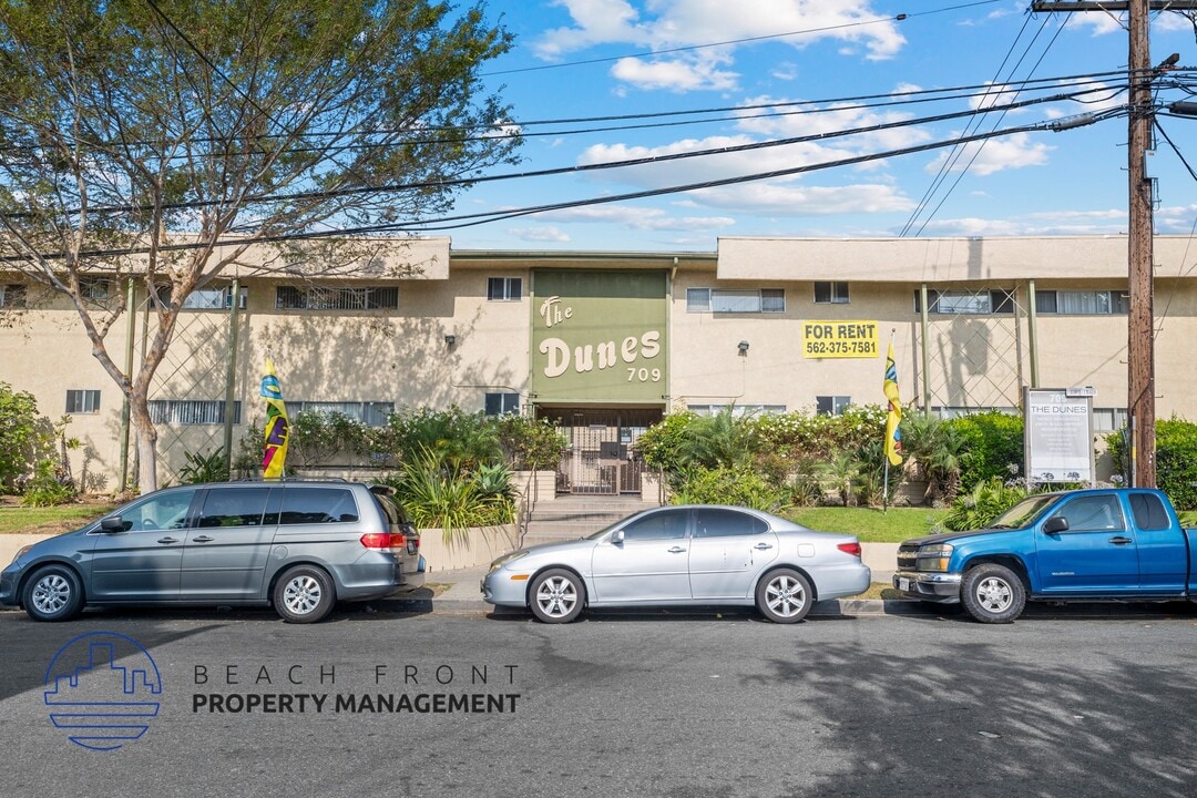 709 N. Inglewood Ave. in Inglewood, CA - Building Photo