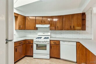 43 Beatty Ave in Clinton, NY - Foto de edificio - Building Photo