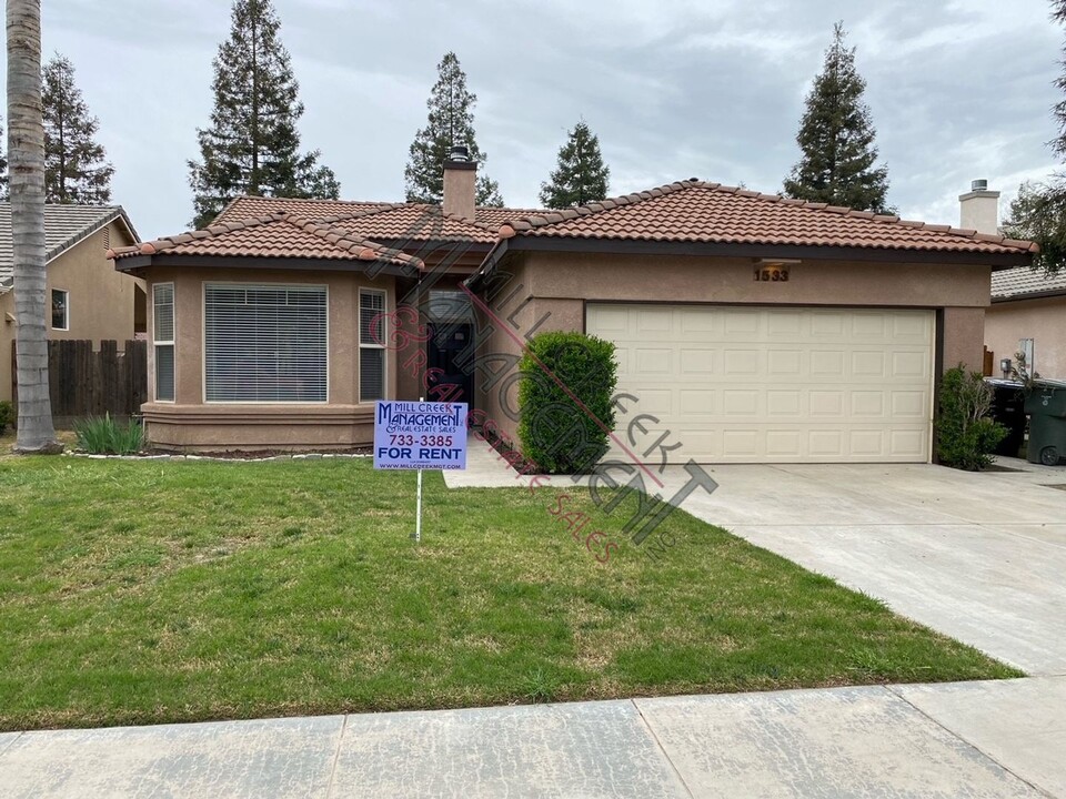 1533 N Rio Vista Ct in Visalia, CA - Building Photo