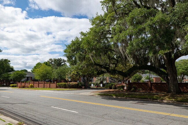 Brockington Square in Savannah, GA - Foto de edificio - Building Photo