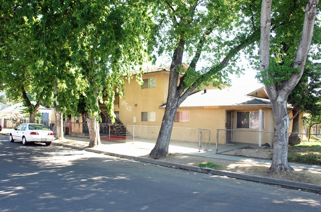 608-620 N Clark St in Fresno, CA - Building Photo - Building Photo