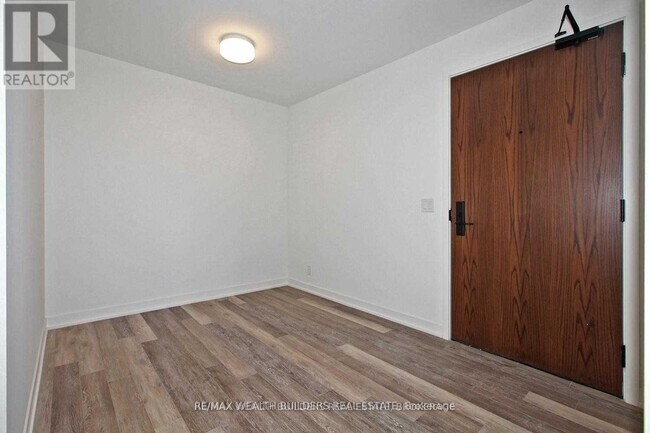 2118 Bloor St W in Toronto, ON - Building Photo - Building Photo
