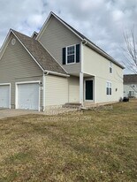 513 N Foxridge Dr in Raymore, MO - Building Photo