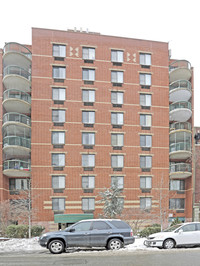 Pacific Towers in Flushing, NY - Foto de edificio - Building Photo