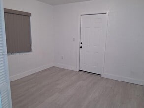 18330 SW 102nd Pl in Miami, FL - Building Photo - Building Photo