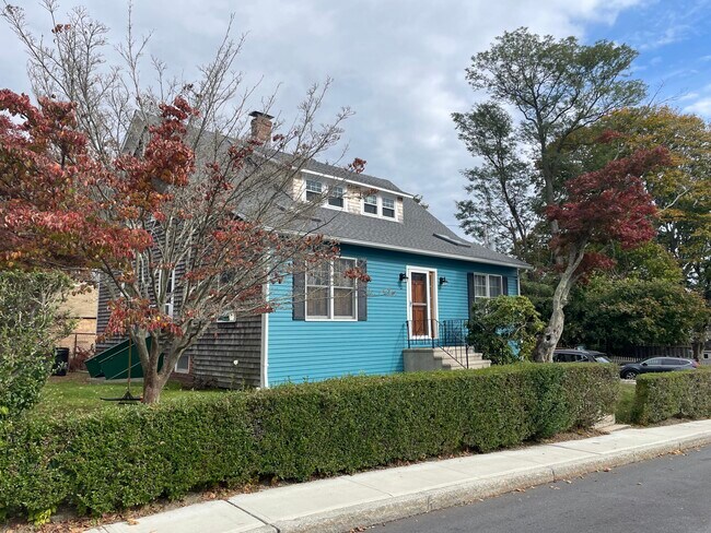 12 Ledyard St in Newport, RI - Building Photo - Building Photo
