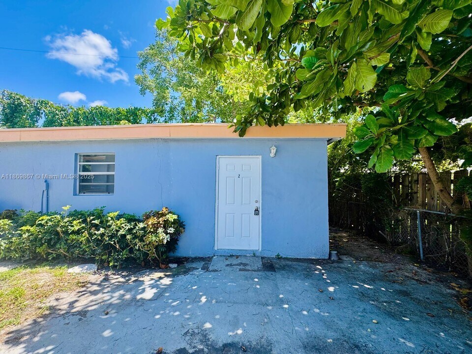 1060 NW 116th St in Miami, FL - Building Photo
