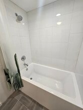 3476 Sherbrooke Rue E in Montréal, QC - Building Photo - Building Photo