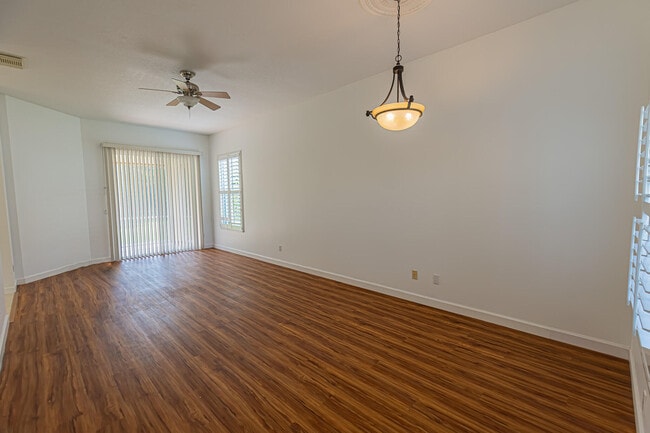 562 SW New Castle Cove in Port St. Lucie, FL - Building Photo - Building Photo