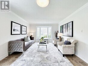 38 McKay Crescent in Markham, ON - Building Photo - Building Photo