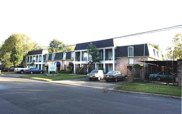 La Petite Apartments in Houston, TX - Foto de edificio