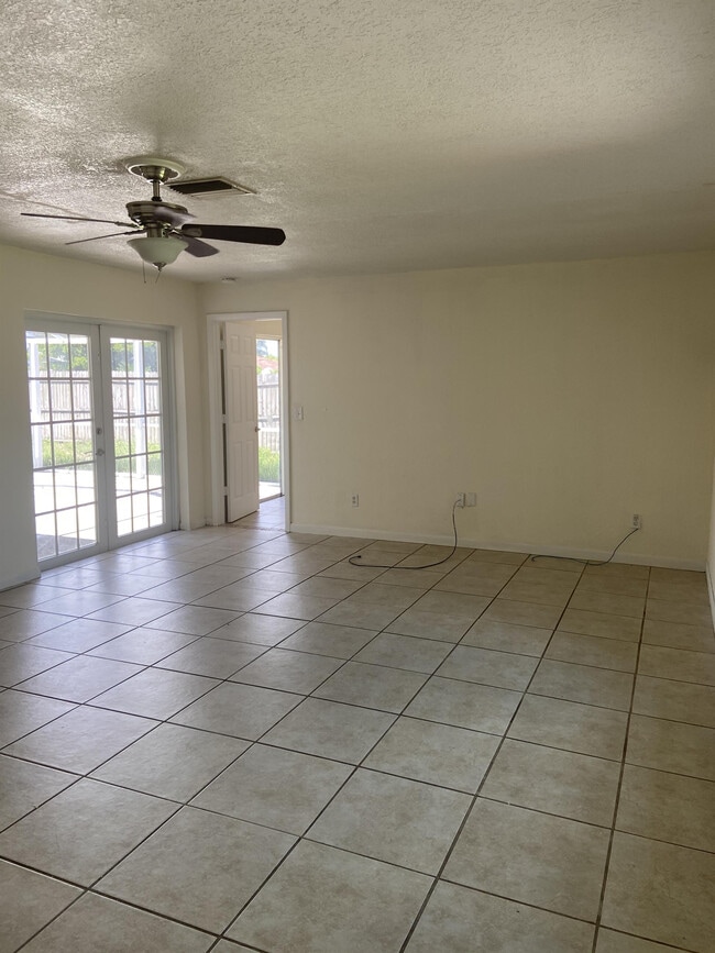 105 SE 44th Terrace in Cape Coral, FL - Building Photo - Building Photo