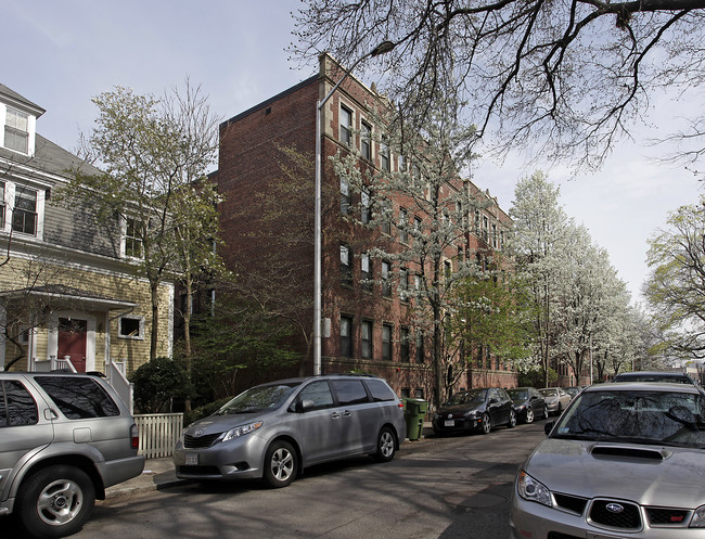 11 Ware St in Cambridge, MA - Foto de edificio - Building Photo