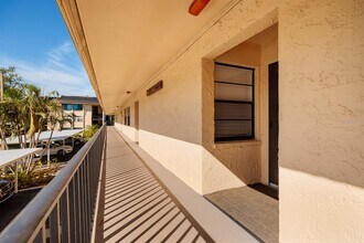 12300 Vonn Rd in Largo, FL - Building Photo - Building Photo