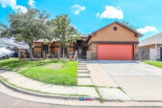 1237 Whisper Hill Dr in Laredo, TX - Building Photo - Building Photo