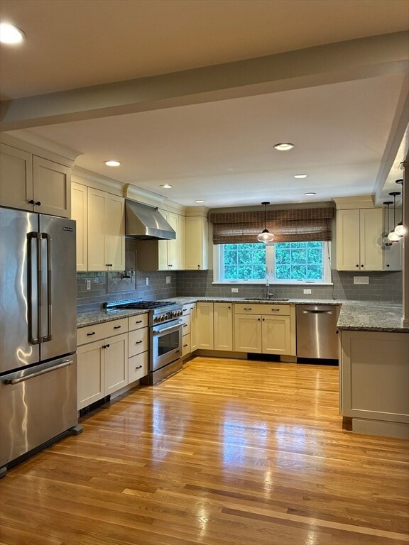 74 Munroe St in Belmont, MA - Building Photo - Building Photo