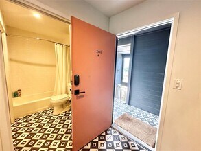 201 Academy Dr in Austin, TX - Foto de edificio - Building Photo