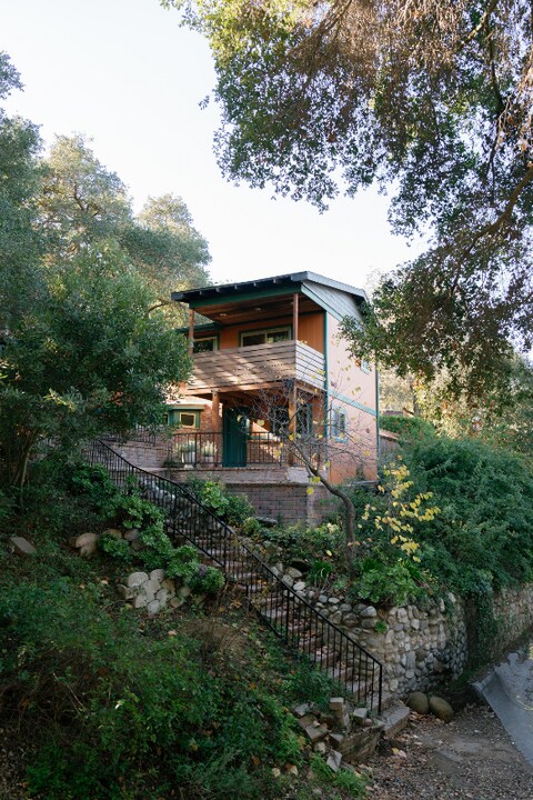 16851 Hay Dr in Chino Hills, CA - Foto de edificio