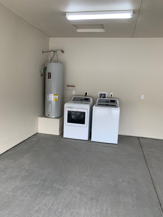 933 Sheldon Ave, Unit B in Kingman, AZ - Building Photo - Building Photo