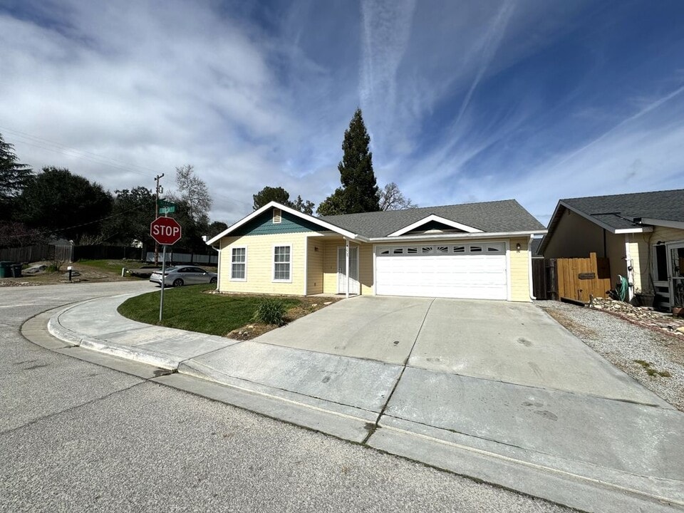 5805 Teresa St in Atascadero, CA - Building Photo